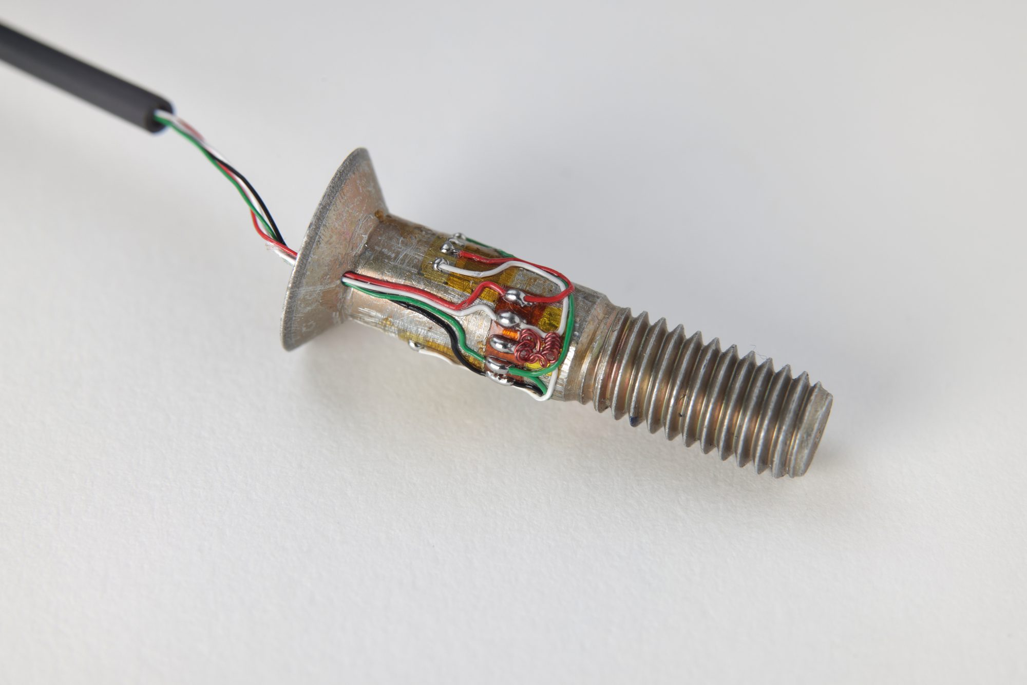 Vis miniature instrumentee
